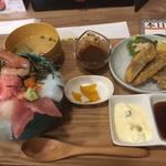 海鮮丼+アジフライ(笑う門)