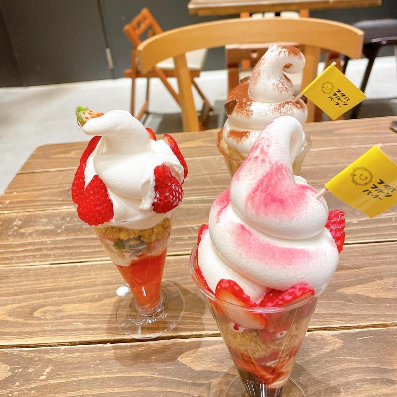 いちごパフェ(フタバフルーツパーラー アトレ川崎店)
