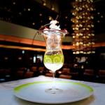 エレガンスパフェ～くだもの王国岡山県産ぶどうのフルーツパフェ～ (ラウンジ　リバーヘッド　ホテルグランヴィア大阪 )