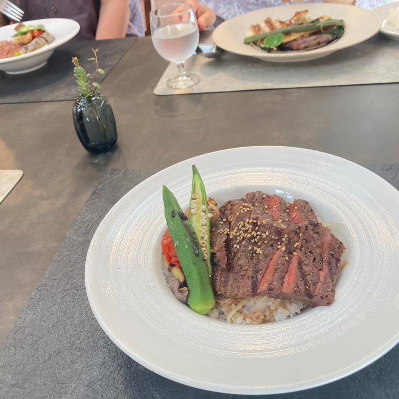 ビーフステーキ丼(レストランコウ)