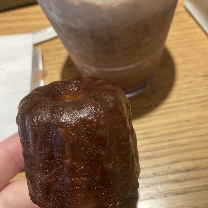 カヌレ(エシレ　パティスリー　オ　ブール　渋谷スクランブルスクエア)