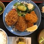 メンチカツ2個とカキフライの定食