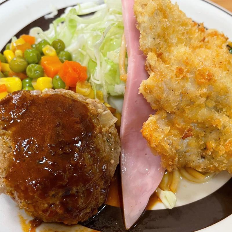 Bランチ(ハンバーグ、チキンカツ)(ミツワグリル)