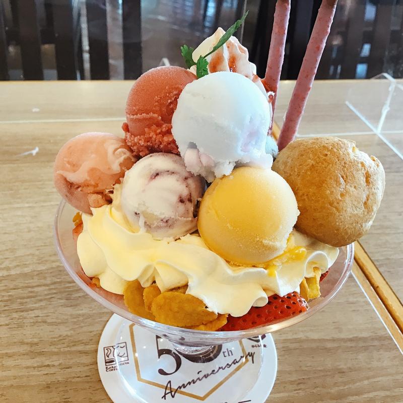 虹色コロコロパフェ(からふね屋珈琲 高槻店)