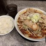 男の火山味噌(噴火麺  麺大盛、肉男盛、キャベツ(炒め)追加)