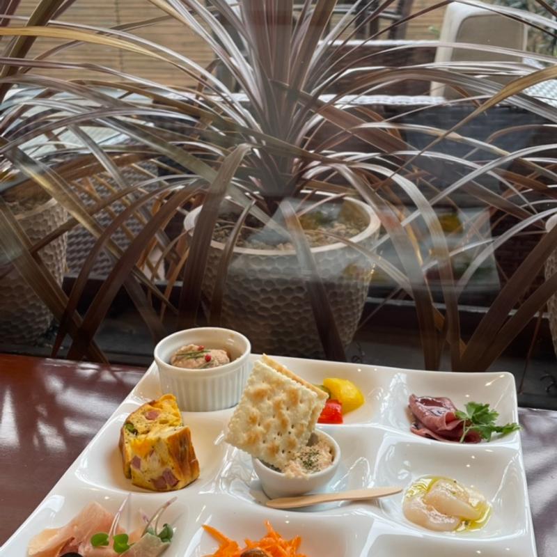 9種の前菜プレート(イエノウエノカフェ)