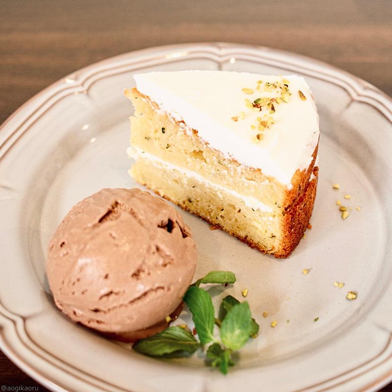 ズッキーニとレモンのケーキ(れんげ喫茶店)