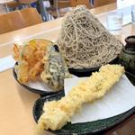 野菜つけ天 イカ天 富士山盛り(味奈登庵 関内店)