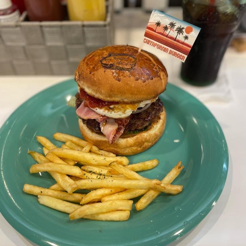 知多フォルニアバーガー(セントラルダイナー)