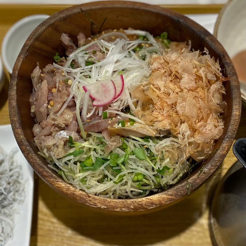 みょうか香るごま鯖とあじのたたきごはん(こめらく 海鮮茶漬けとおむすびと。 海老名SA店)