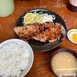 ロース焼肉定食(ひかり食堂)