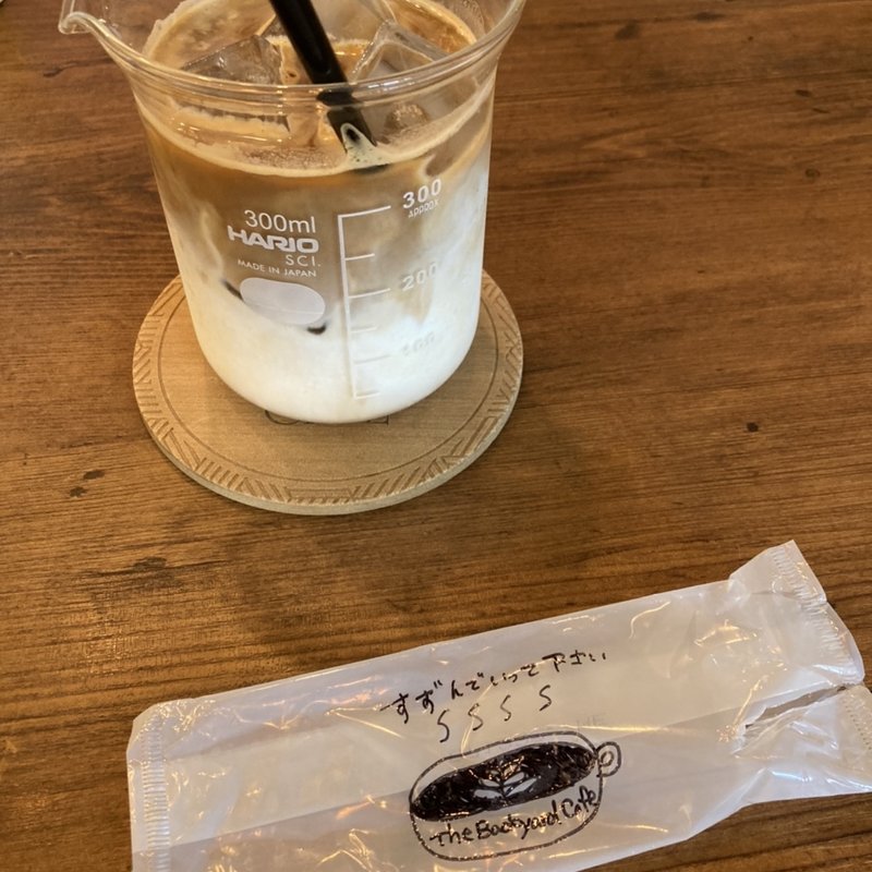 アイスカフェラテ(The backyard cafe)