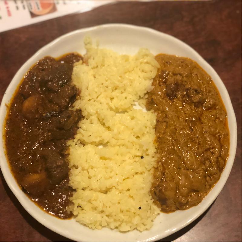 あいがけカレー (ガーリックチキン、ひよこ豆とマトン) バスマティライス(シンズ・キッチン （Singh's Kitchen）)