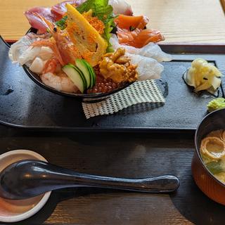 贅沢こぼれ海鮮丼セット(青島海鮮料理　魚益)