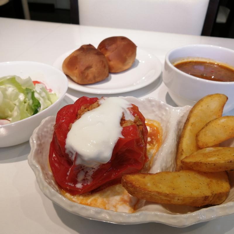 ルーマニア風パプリカの肉詰め(ROMANIA KITCHEN by M＆Y)