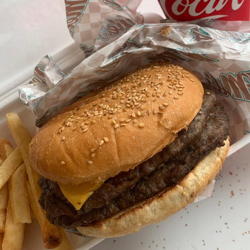 ダブルビーフ・チーズバーガーセット(メルズ・ドライブイン （Mel’s Drive In）)