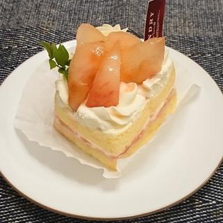 桃と阿寒酪農家のショートケーキ(ファウンドリー そごう横浜店)