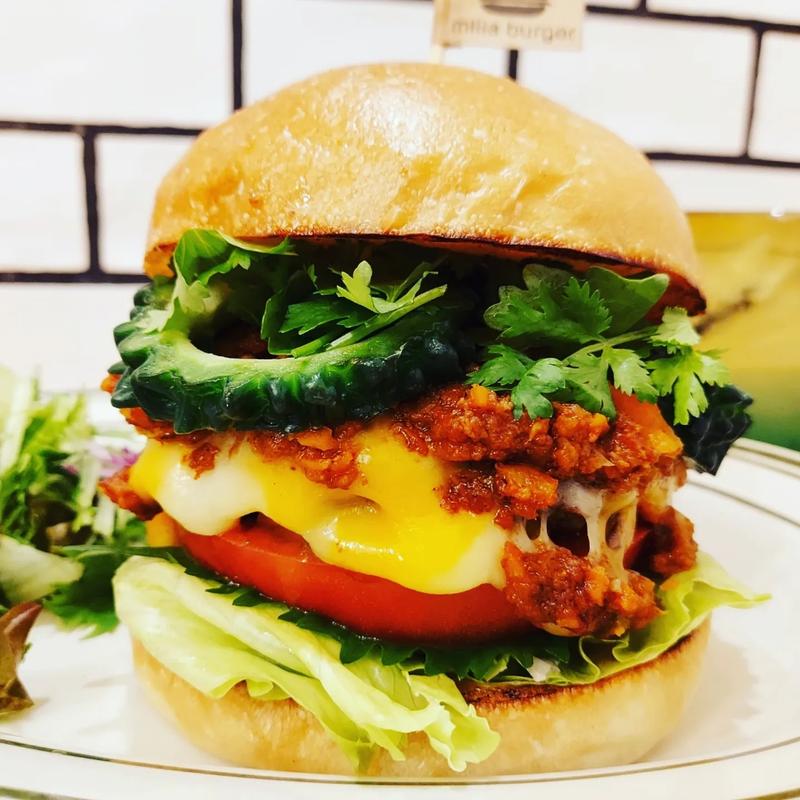 超ミートソース&コルビージャックのチーズバーガー+ゴーヤー(milia burger)