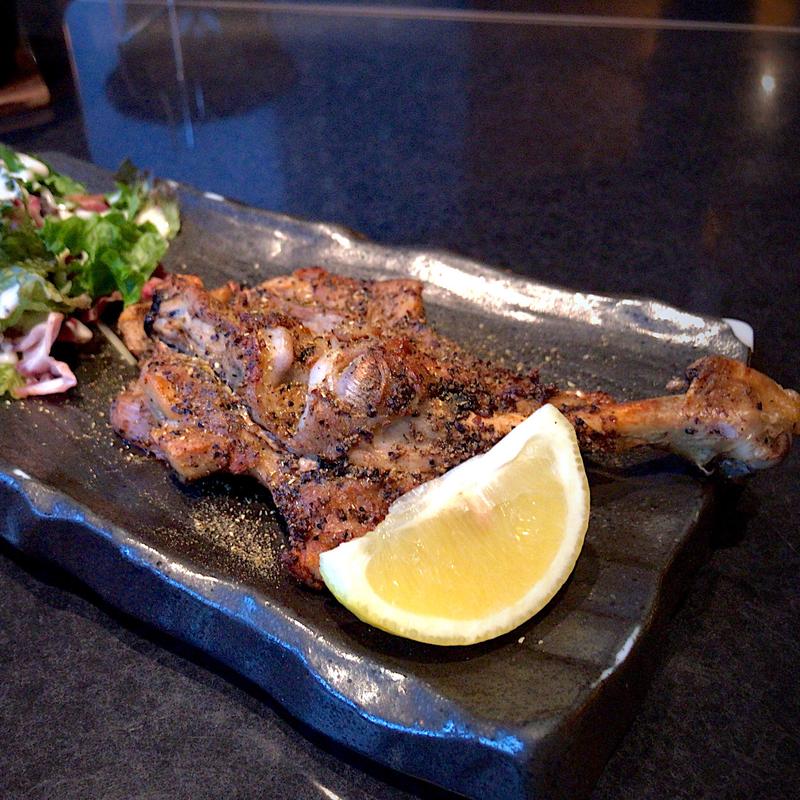 鶏もも山賊焼(伊達な郷土料理と原始焼 牡鹿半島 仙台駅前店 （牡鹿半島）)