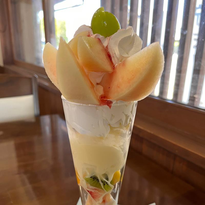 桃パフェ(津久見屋果實店 )