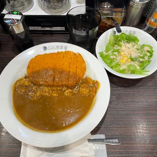 カツカレー＋野菜サラダ(カレーハウスCoCo壱番屋 新宿駅西口店 （ココイチ）)
