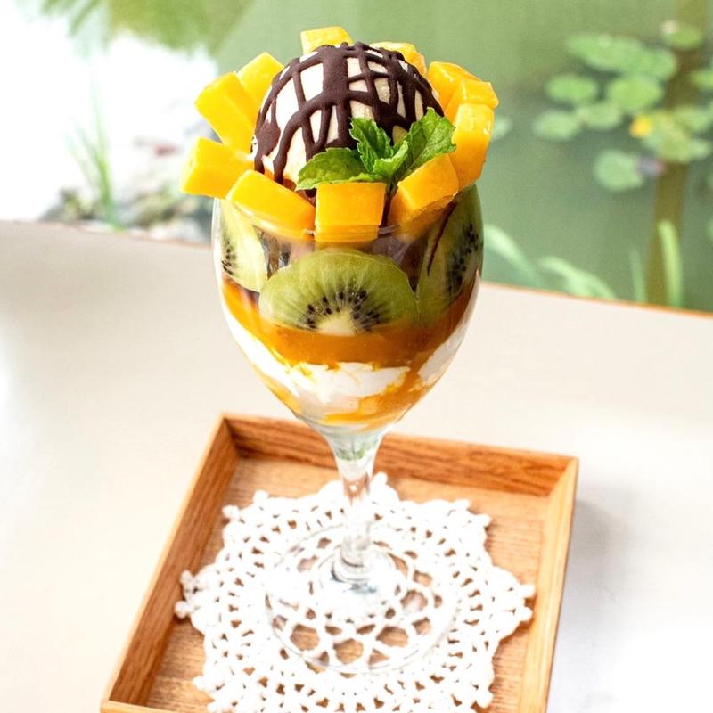 マンゴーひまわりパフェ(フォルダCafe)