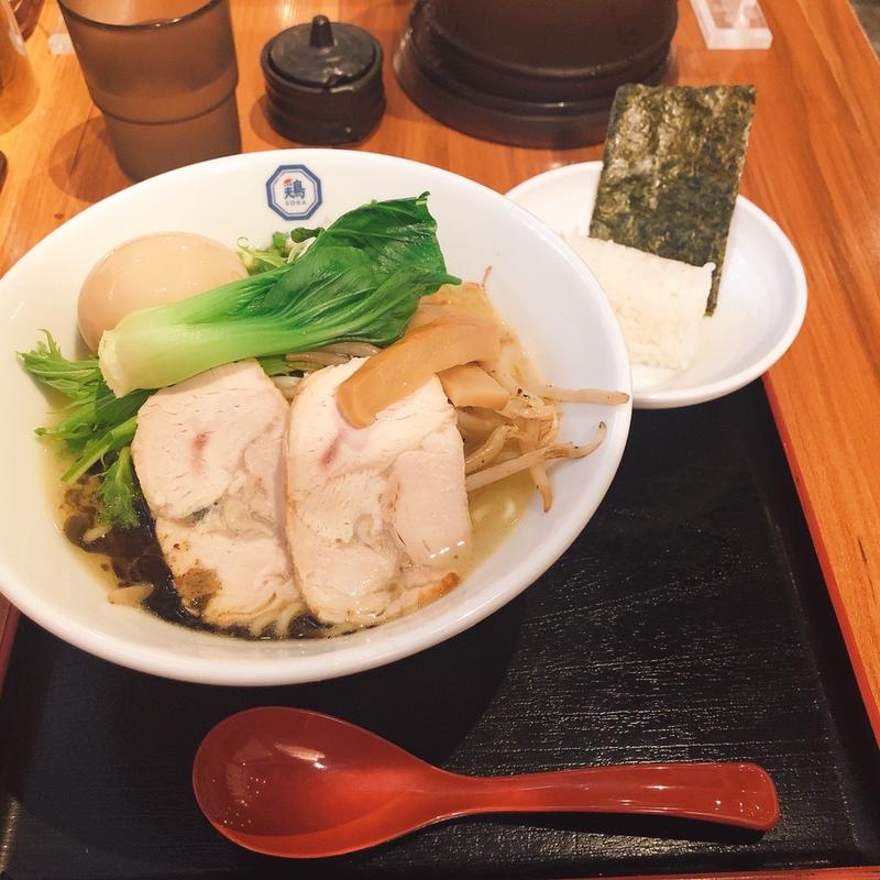 博多極上鶏白湯ソバ(博多鶏ソバ 華味鳥 新宿三井ビル店)