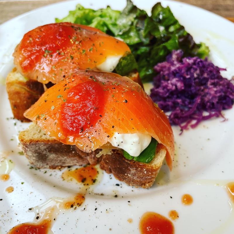 タルティーヌ(サーモン＆アボカド)(カフェドゥギャルリ)