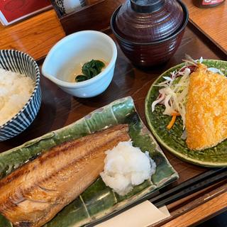 焼き魚定食+アジフライ(ニユートーキヨー あぶりゃんせ百干 アトレヴィ田端店3階)