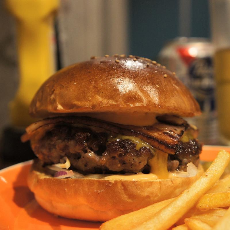 ベーコンチーズバーガー(BurgerStand PLUG)