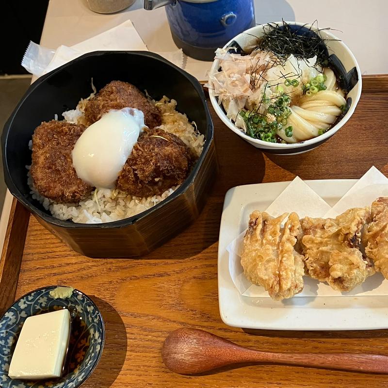 タレカツ小うどん定食［タレカツ3個入り］(僕とうどんとカツオだし)