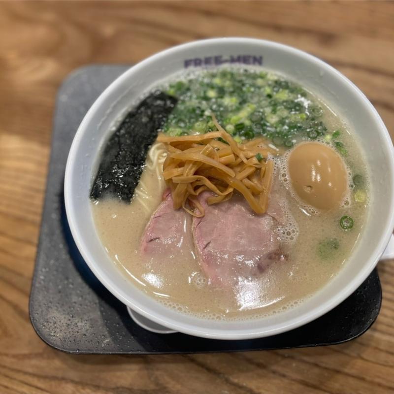 玉子入りラーメン(FREE-MEN (フリーメン) / 肥後丸乃屋 塩からあげ 紫駅前店)