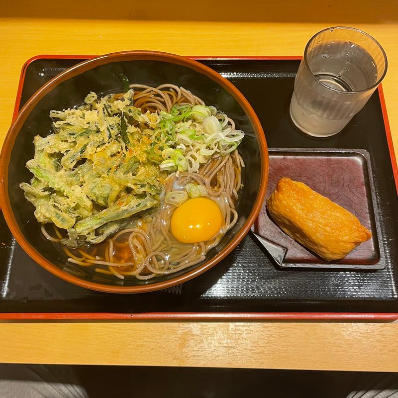 ニラ天玉そば＋いなり寿司(よもだそば　新宿西口店)