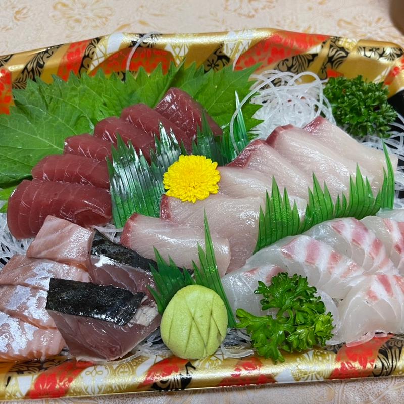 刺身盛り合わせ(魚利鮮魚店)