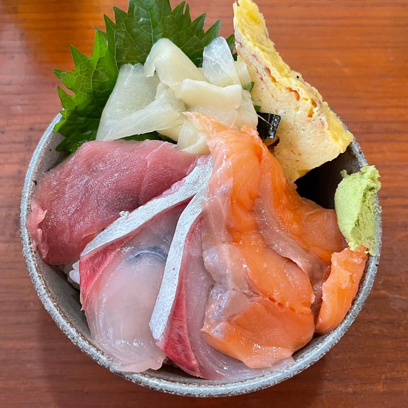 三種刺身丼（ミニ）(貴美の浜焼き)