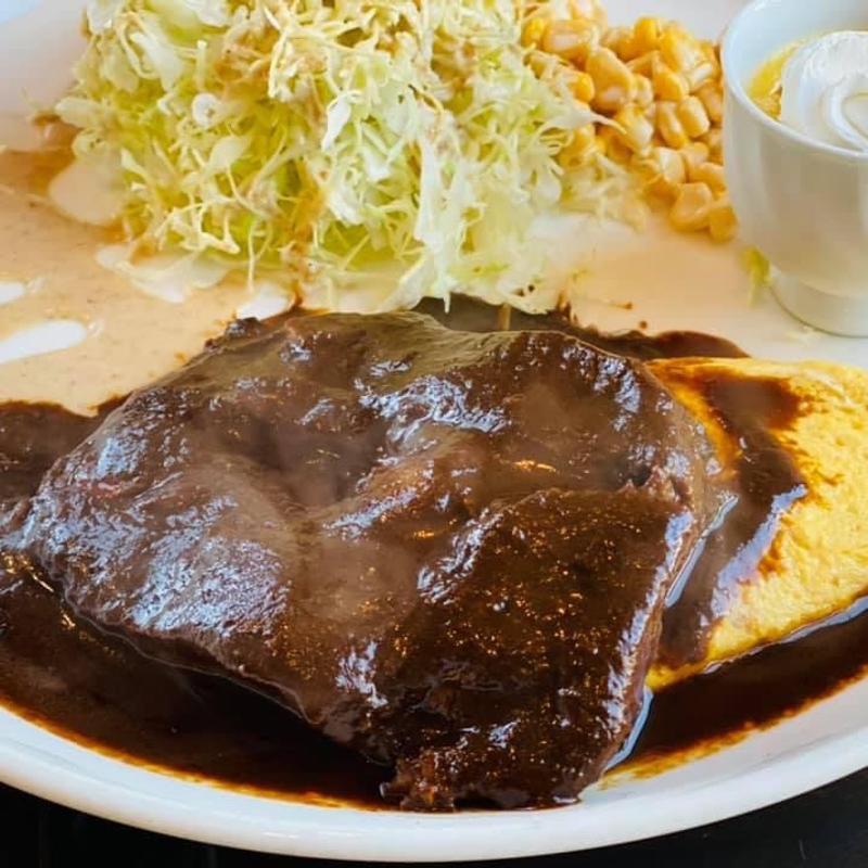 タンシチューのオムレツ(洋食ワタナベ)