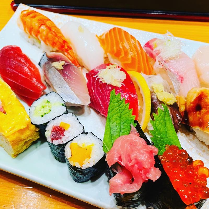 ロ（ランチにぎり）(おかめ鮨)