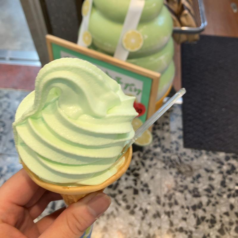 かぼすソフトクリーム(おおいたアンテナショップ温泉座)