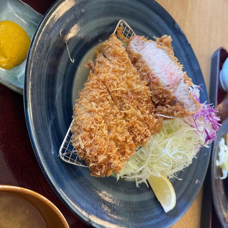 厚切りロースかつ(やま忠 （やまちゅう）)