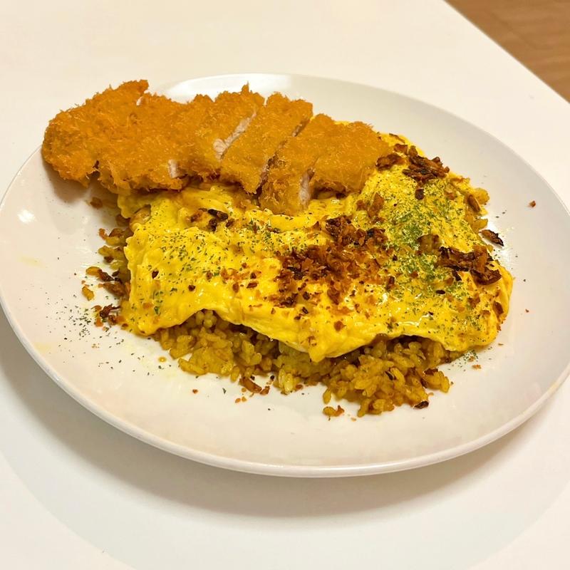 カレーオムライス（ポークカツトッピング）(クメキッチン)