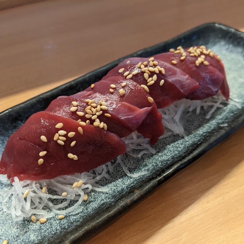 サメハツレバ刺し風(大衆酒場 五の五 ぴおシティ桜木町店)