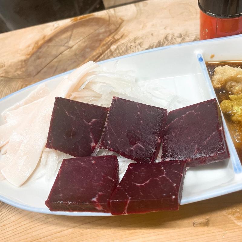 皮とさしみのミックス(捕鯨舩)