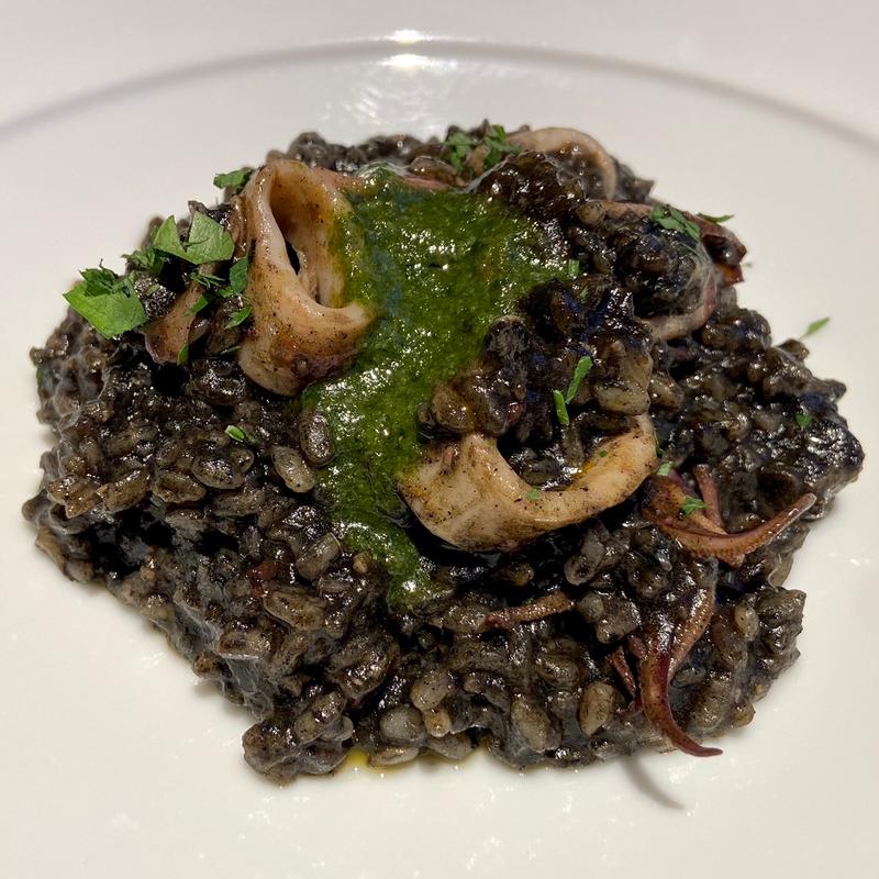 イカスミのリゾット(ポルトゥス(PORTUS))