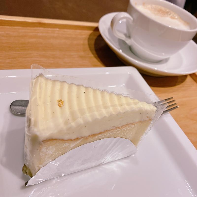 ベイクド&レアチーズケーキ(神乃珈琲 新宿東口店)
