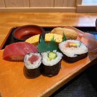 定食のお寿司(冨士屋 すし・うどん店 （ふじやすしうどんてん）)