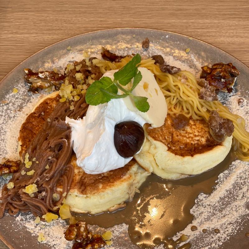 2種のモンブランとほうじ茶のパンケーキ(ALL DAY CAFE & DINING “The Blue Bell”)