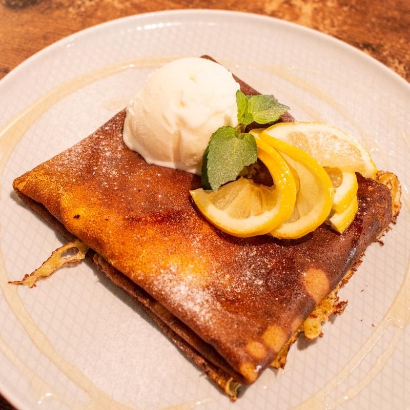 岩手県産はちみつに漬け込んだレモンとフローズンヨーグルトのクレープ(トム クレープリー&デリ)