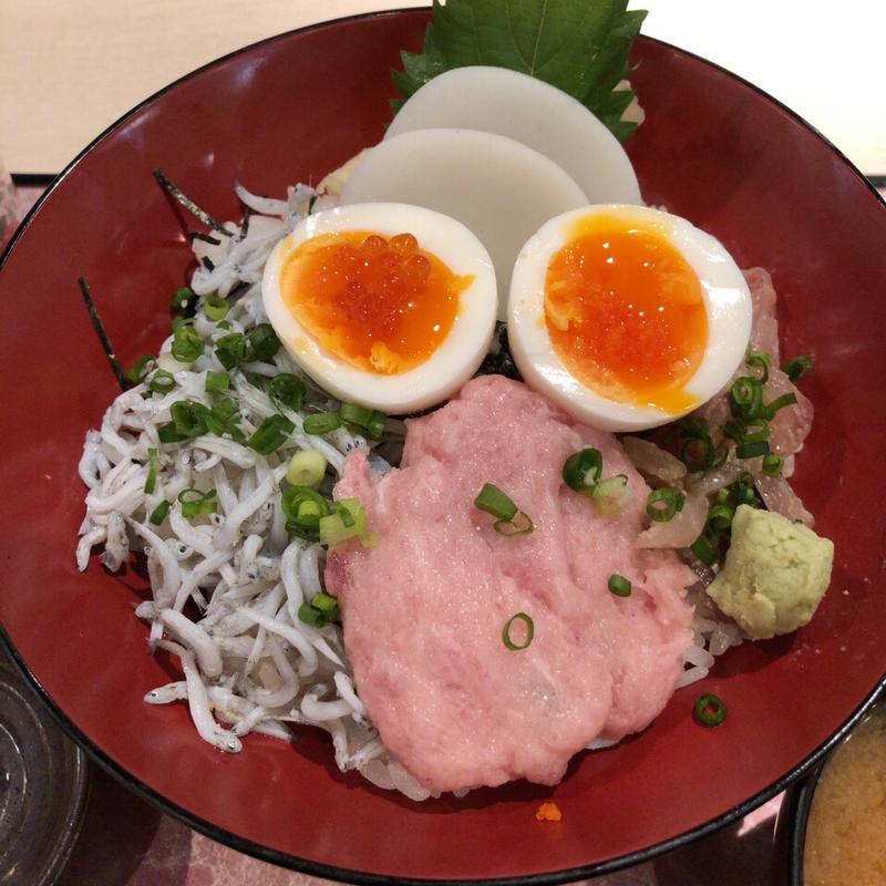 漁師のぶっかけ丼(佐島水産 みなとみらいグランドセントラルテラス店)