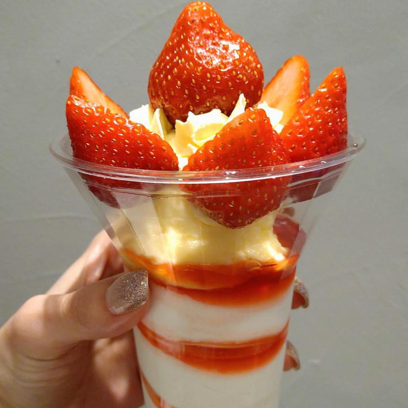 苺のプリンアラモード(DAIMYO SOFTCREAM 鎌倉)