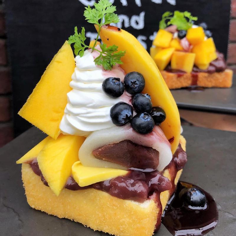 マンゴーとか大福の夏の揚げあんバター(コーヒー＆トースト)